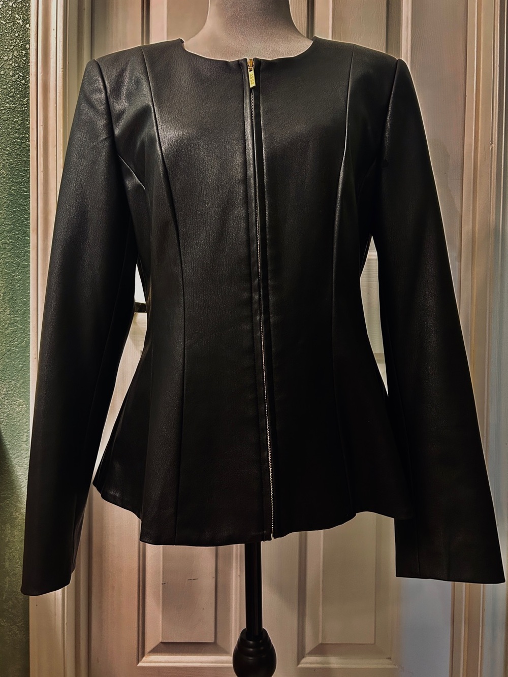 DKNY sz: M, women’s Black Faux Leather Zip-Front Peplum Jacket,gold accents,
